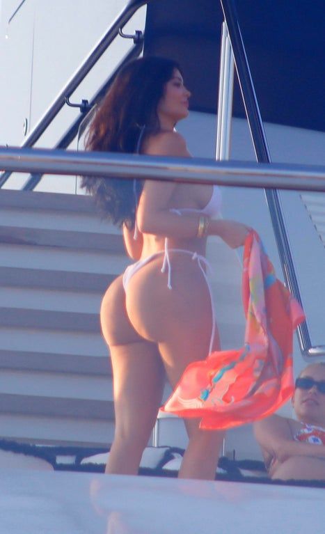 Kylie-Jenner-cul-bikini-ultra-sexy