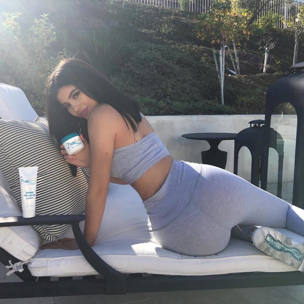 Kylie-Jenner-legging