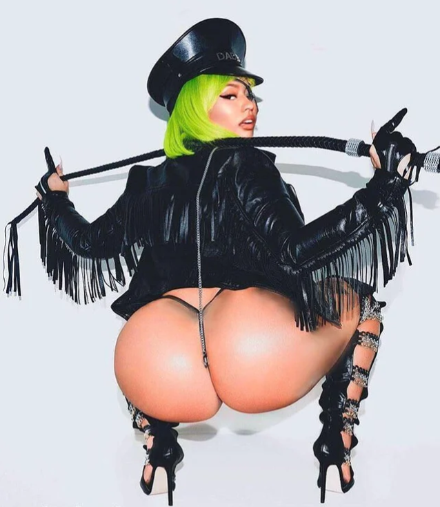 Nicki-Minaj-cul-enorme