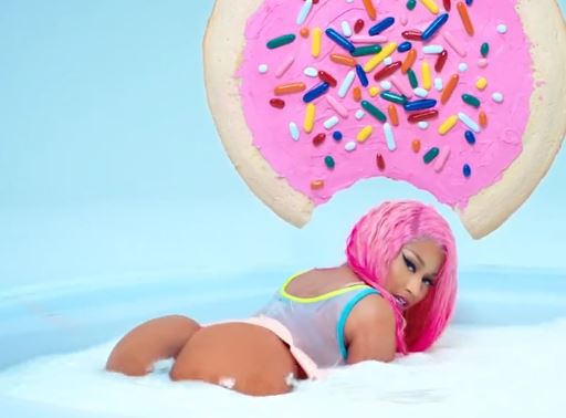 Nicki-Minaj-string-twerk