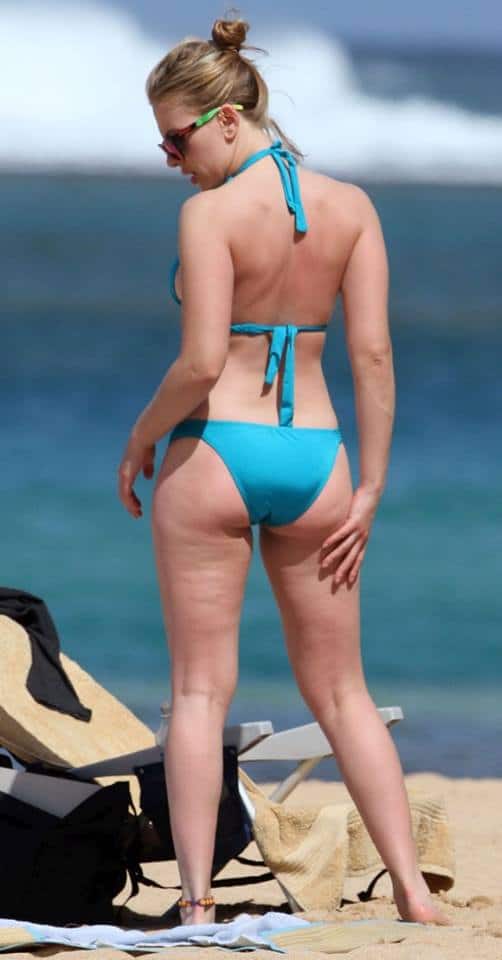 Scarlett-Johansson-bikini-bleu-plage