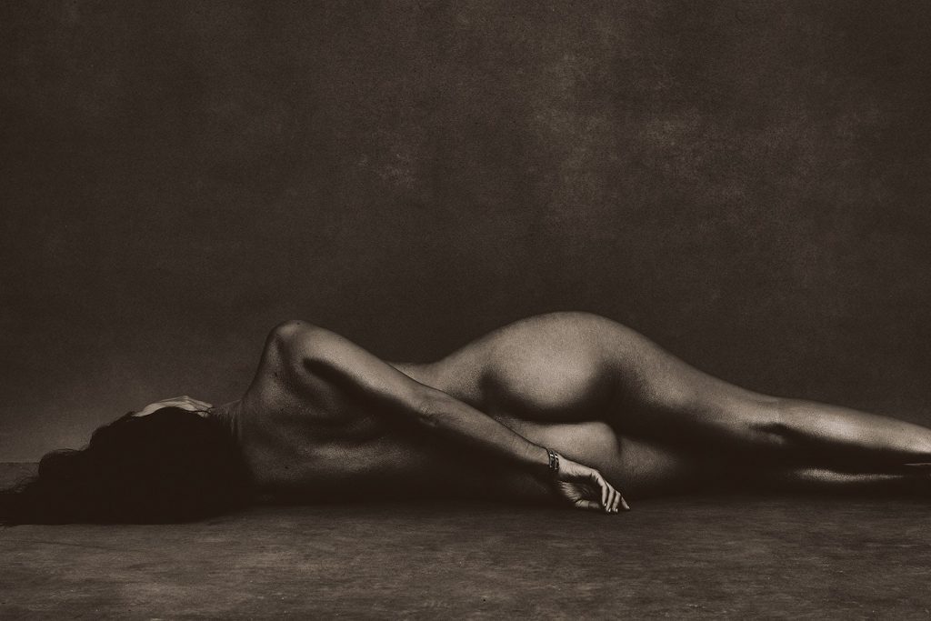 kourtney-kardashian-nue-allongee