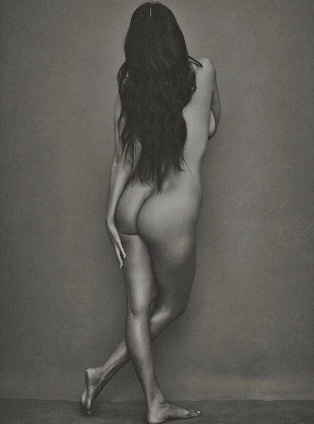 kourtney-kardashian-nue-de-dos