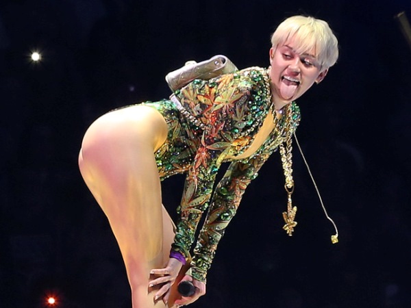 Miley Cyrus grinds on a car, shows off her assets on Bangerz Tour Kick Off!