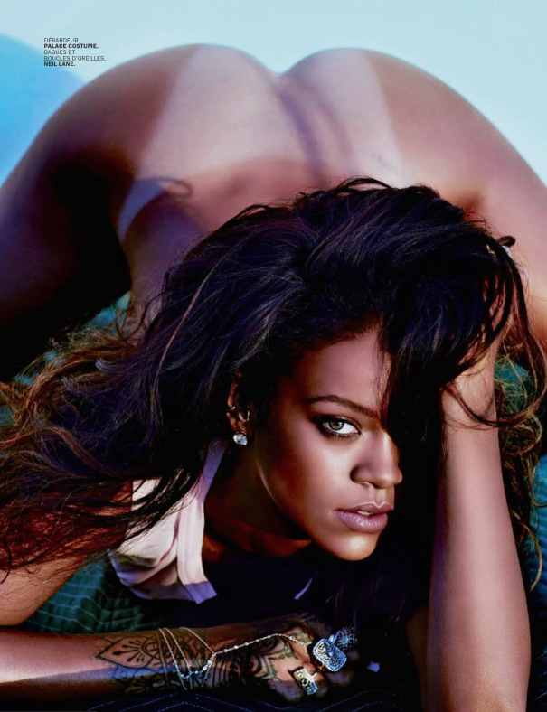 rihanna-sexy-pose