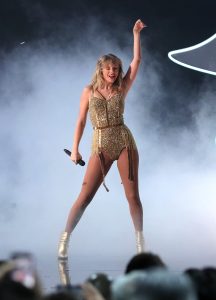 Taylor Swift hot sexy
