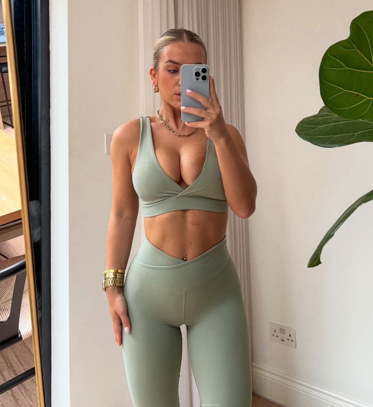 Grace Beverley tenue fitness sexy