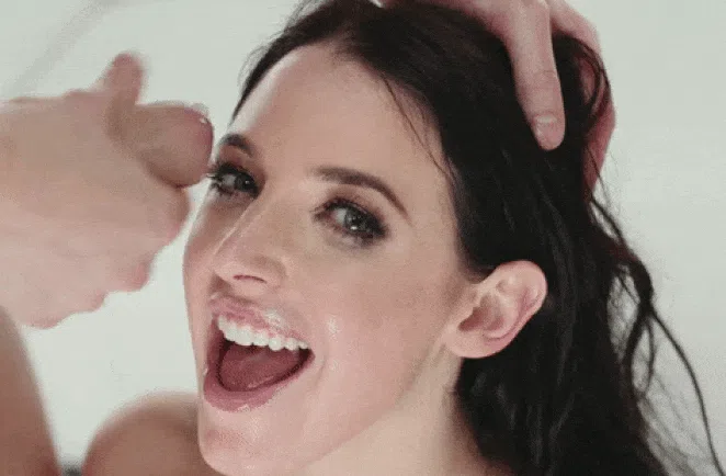 Angelina White ejaculation faciale 122